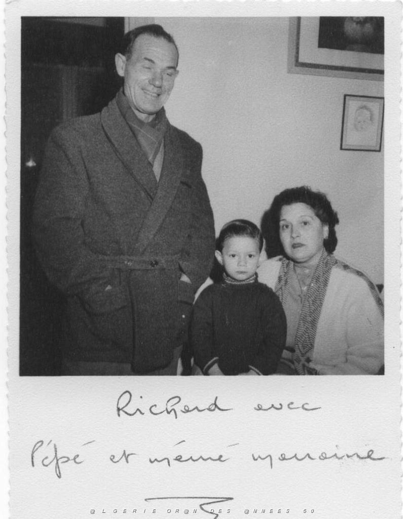 SOUVENIRS 09 PARRAIN MARRAINE ET MON FRERE RICHARD RUE LALLEMENT A ECKMUHL.JPG